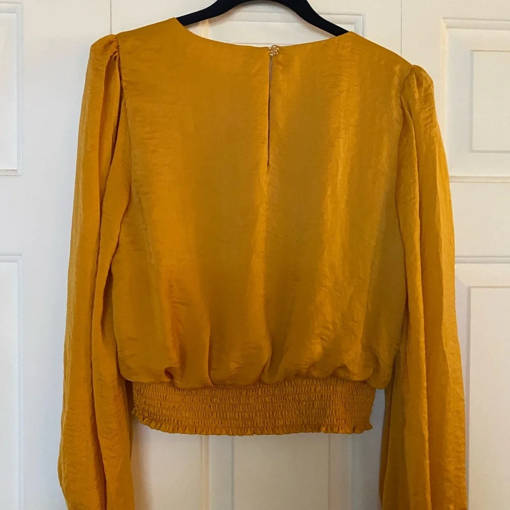 ASTR the Label Mustard Yellow Ruched Puff Sleeve Blouse, Women’s Small